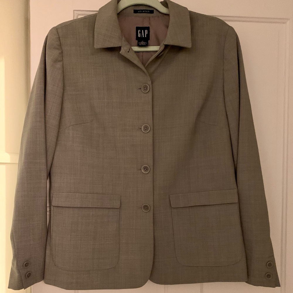 Woman’s Gap gray blazer